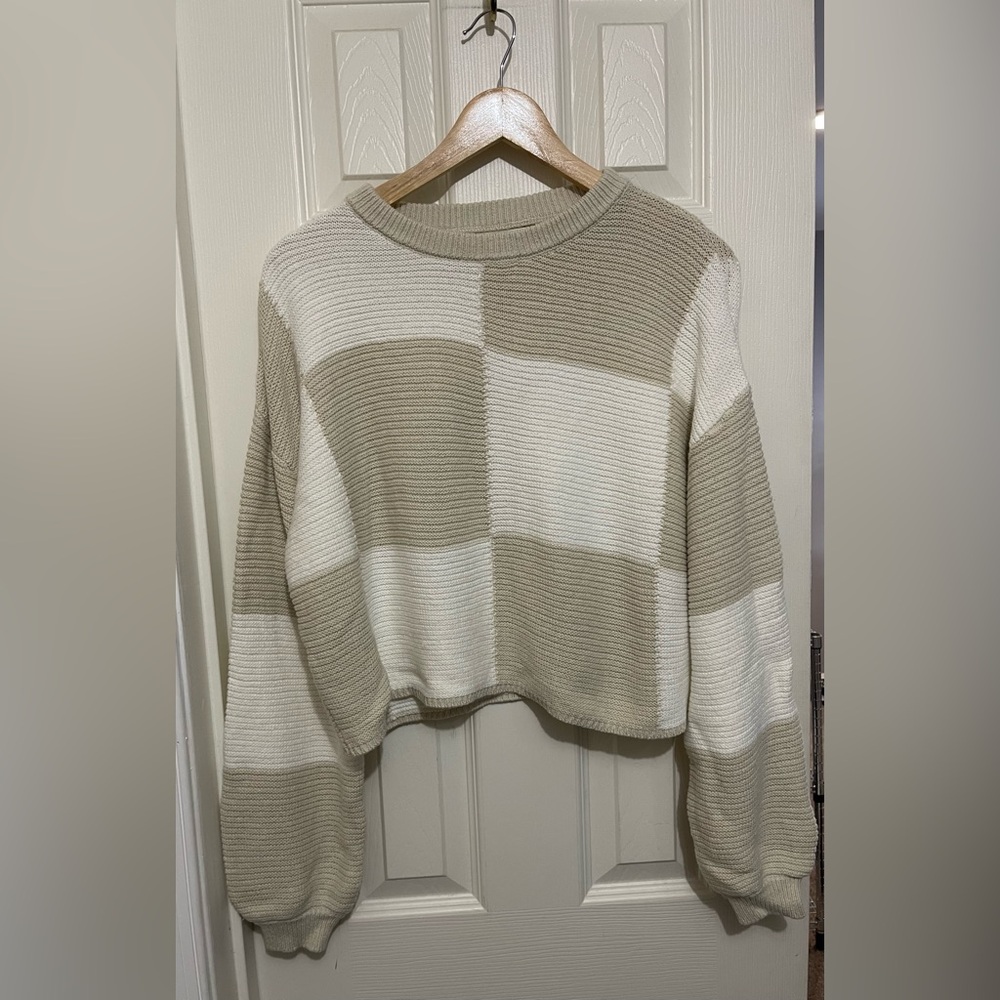 Neutral Beige and Cream Cropped Color Block Sweater size Large